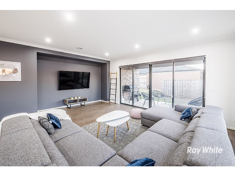 2 Corymbia Lane, Cranbourne West VIC 3977