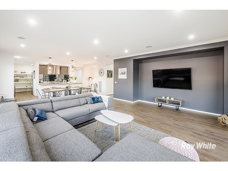 2 Corymbia Lane, Cranbourne West VIC 3977