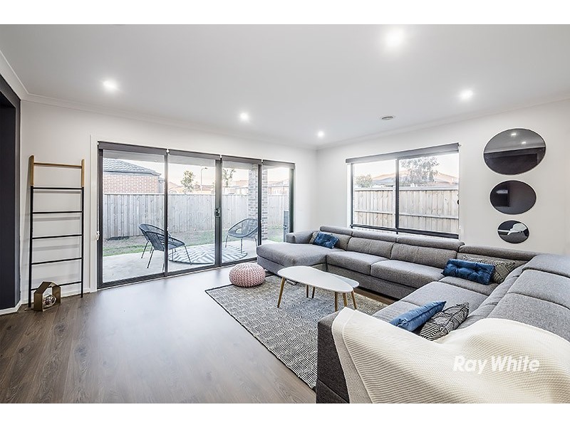 2 Corymbia Lane, Cranbourne West VIC 3977