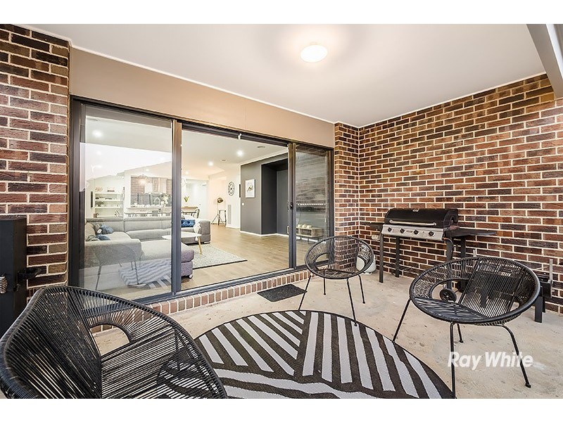 2 Corymbia Lane, Cranbourne West VIC 3977