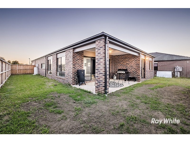 2 Corymbia Lane, Cranbourne West VIC 3977