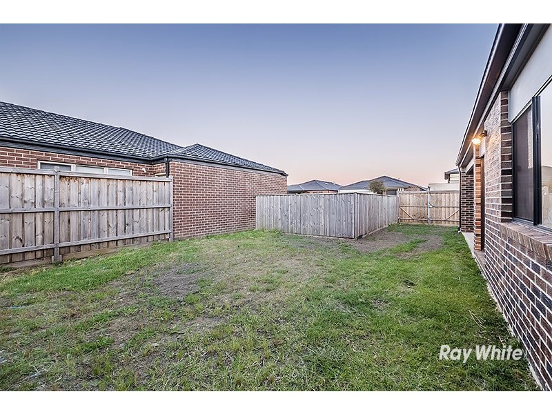 2 Corymbia Lane, Cranbourne West VIC 3977