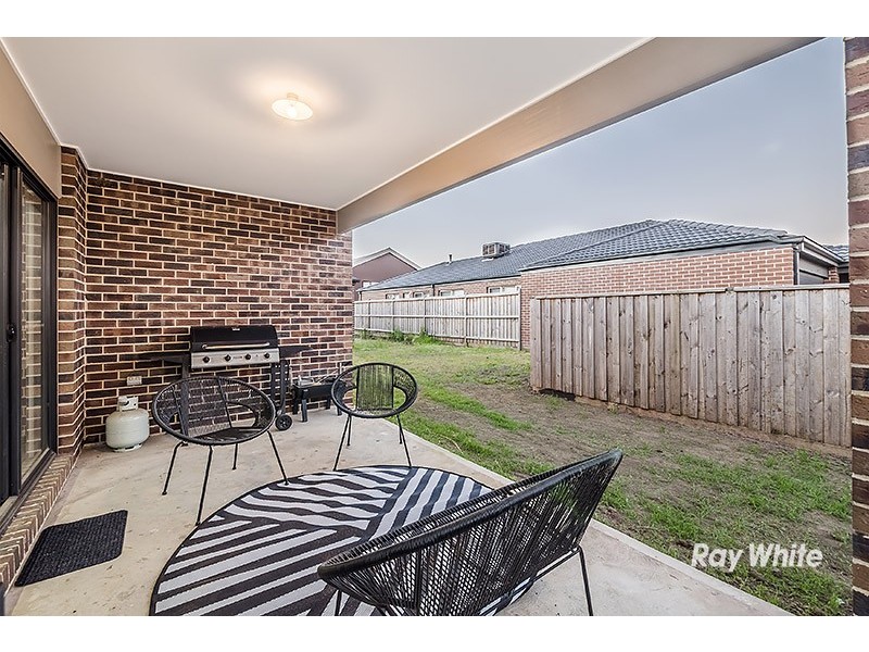 2 Corymbia Lane, Cranbourne West VIC 3977