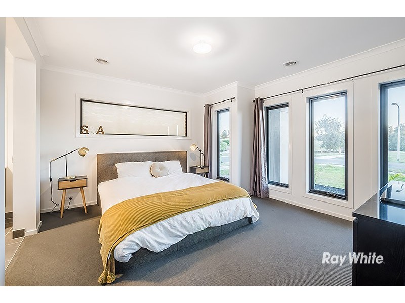 2 Corymbia Lane, Cranbourne West VIC 3977