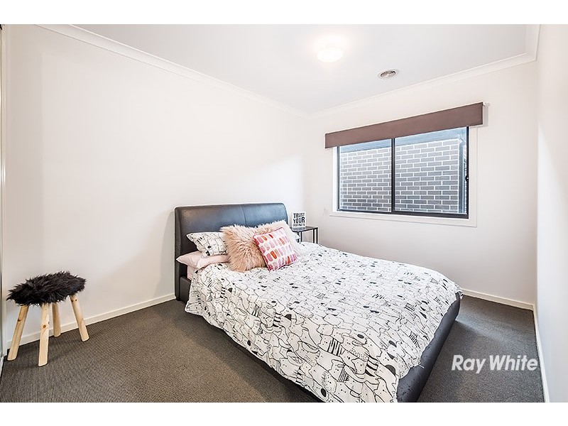2 Corymbia Lane, Cranbourne West VIC 3977