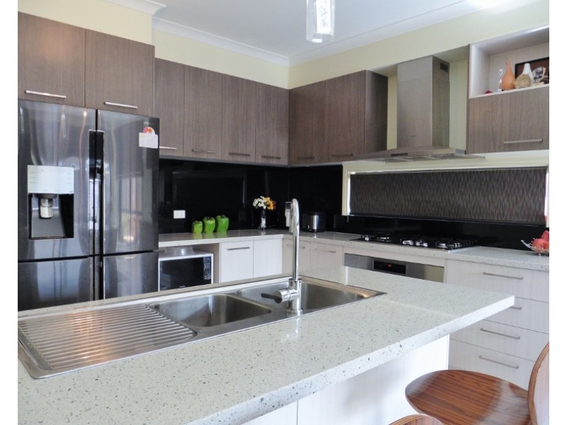 24 Sundaze Street, Clyde North VIC 3978