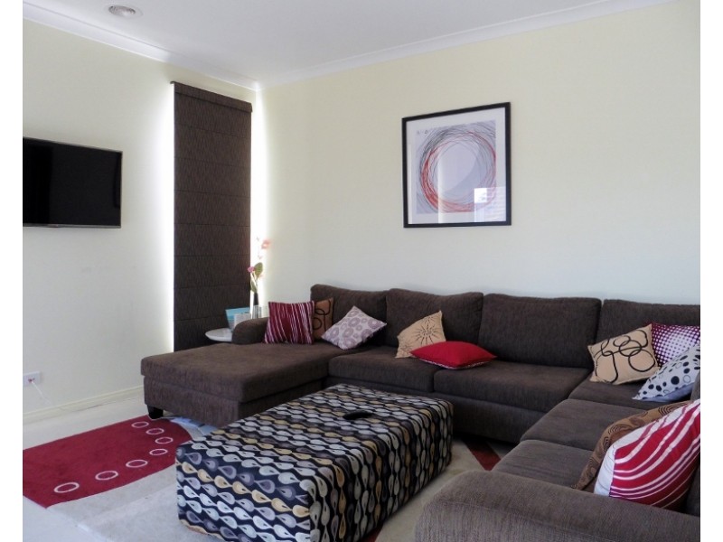 24 Sundaze Street, Clyde North VIC 3978