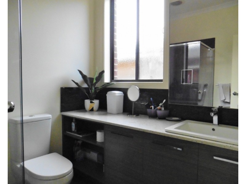 24 Sundaze Street, Clyde North VIC 3978