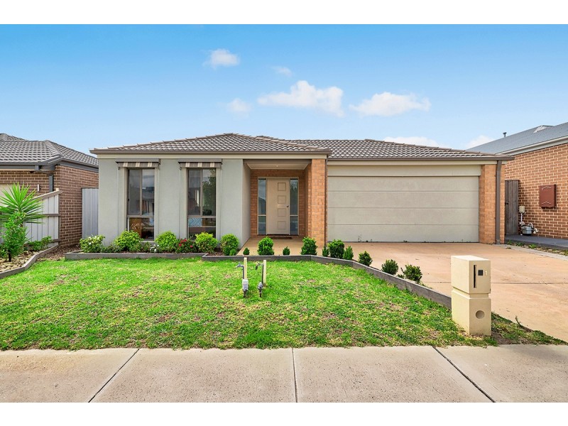 41 St Clair Avenue, Cranbourne West VIC 3977