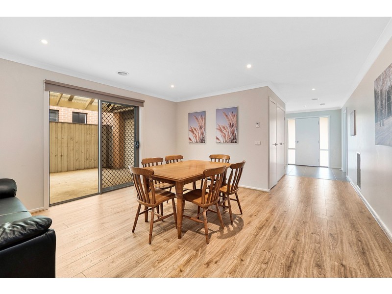 41 St Clair Avenue, Cranbourne West VIC 3977