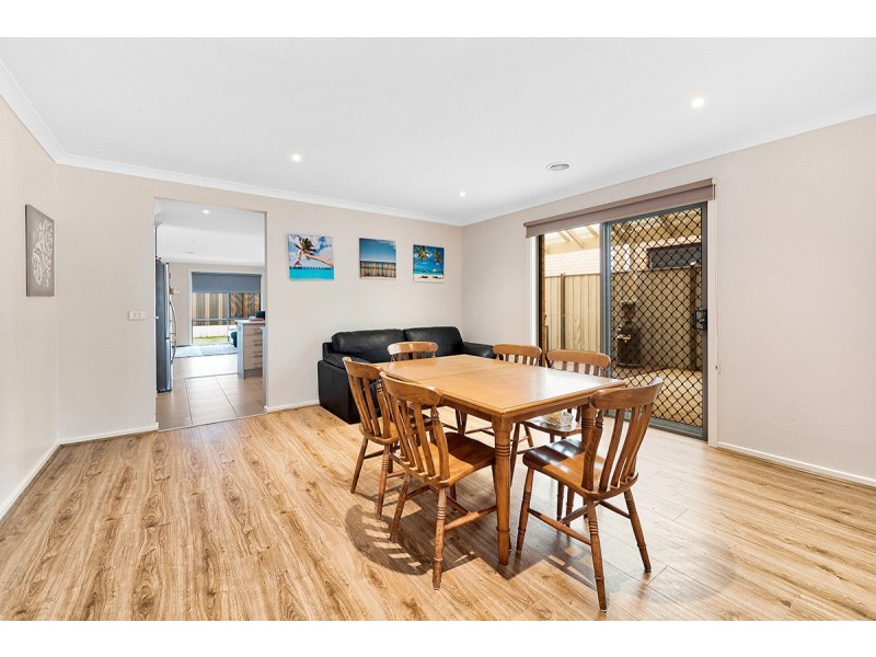 41 St Clair Avenue, Cranbourne West VIC 3977