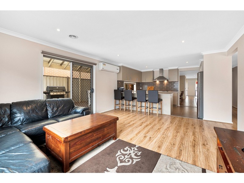 41 St Clair Avenue, Cranbourne West VIC 3977