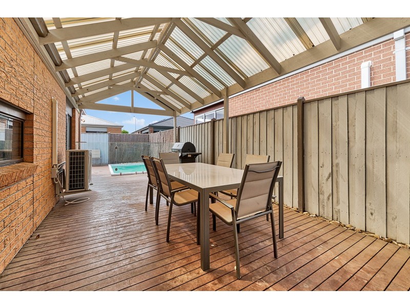 41 St Clair Avenue, Cranbourne West VIC 3977