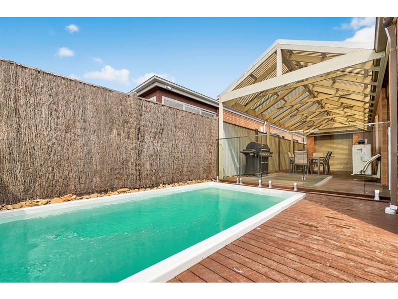 41 St Clair Avenue, Cranbourne West VIC 3977