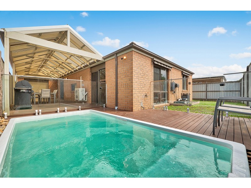 41 St Clair Avenue, Cranbourne West VIC 3977