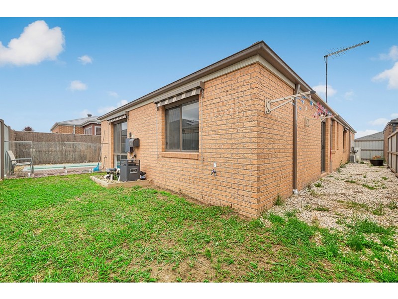 41 St Clair Avenue, Cranbourne West VIC 3977