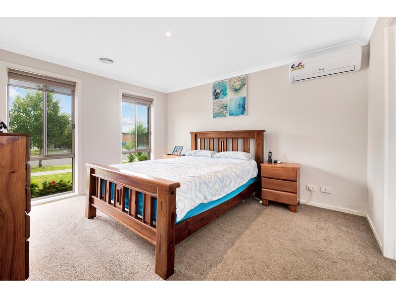 41 St Clair Avenue, Cranbourne West VIC 3977