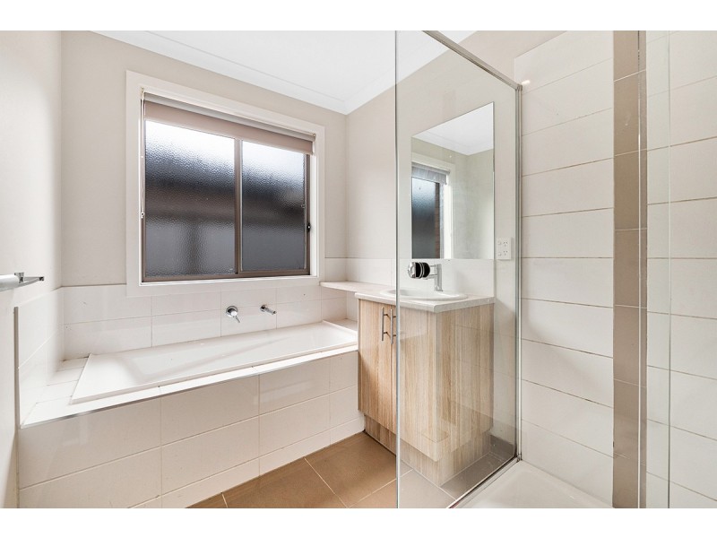 41 St Clair Avenue, Cranbourne West VIC 3977