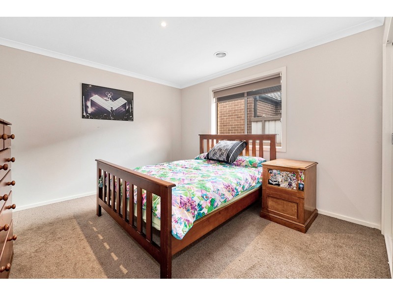 41 St Clair Avenue, Cranbourne West VIC 3977