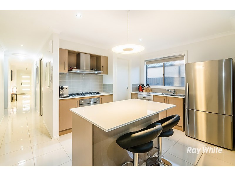 21 Valencia Circuit, Cranbourne VIC 3977