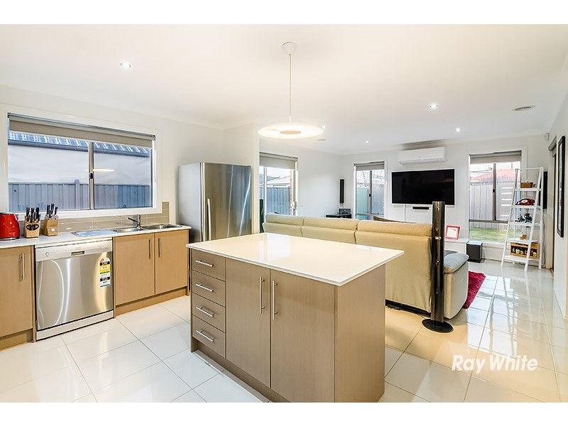 21 Valencia Circuit, Cranbourne VIC 3977