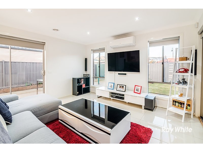 21 Valencia Circuit, Cranbourne VIC 3977