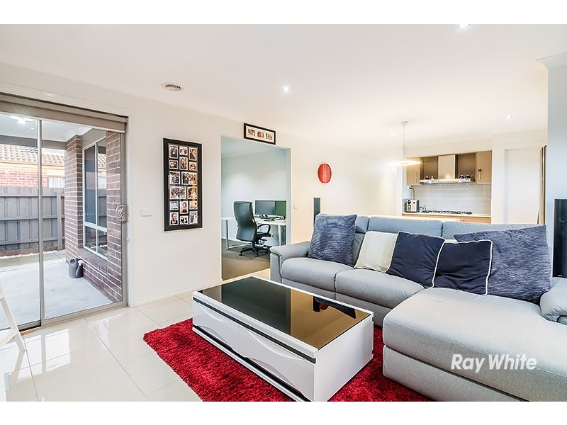 21 Valencia Circuit, Cranbourne VIC 3977