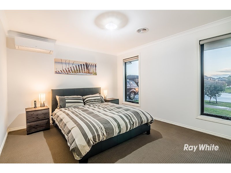 21 Valencia Circuit, Cranbourne VIC 3977