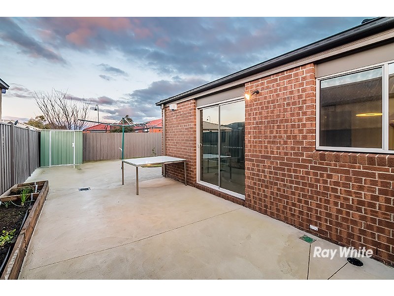 21 Valencia Circuit, Cranbourne VIC 3977