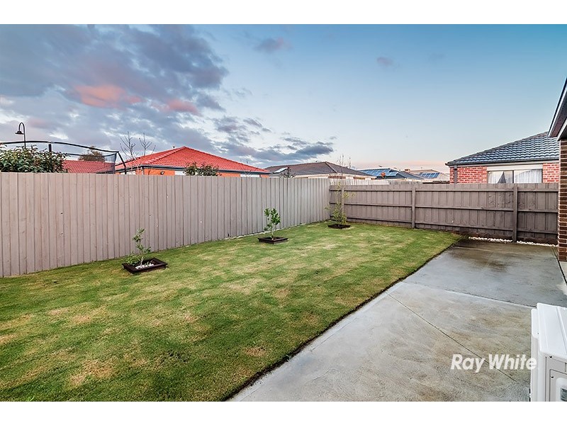 21 Valencia Circuit, Cranbourne VIC 3977