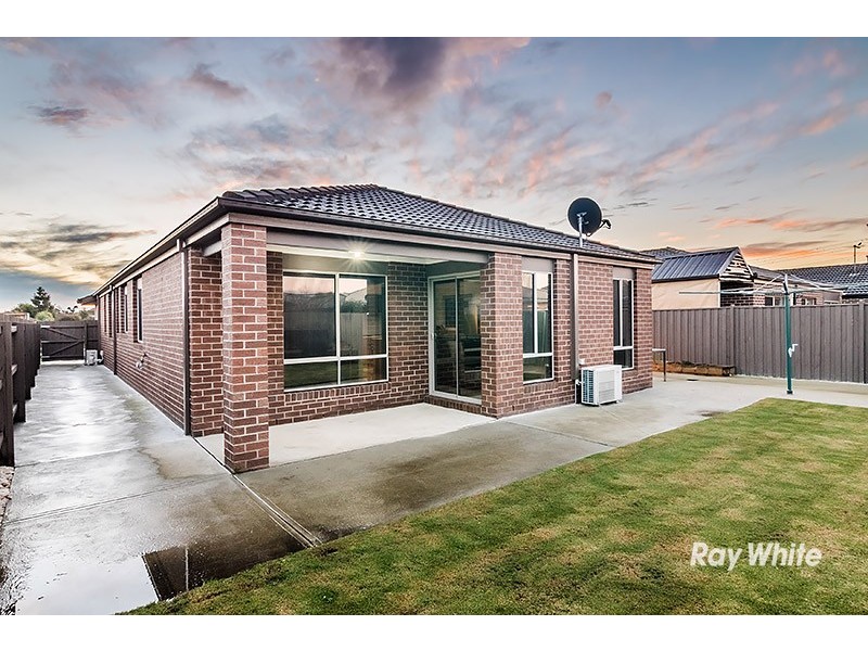 21 Valencia Circuit, Cranbourne VIC 3977