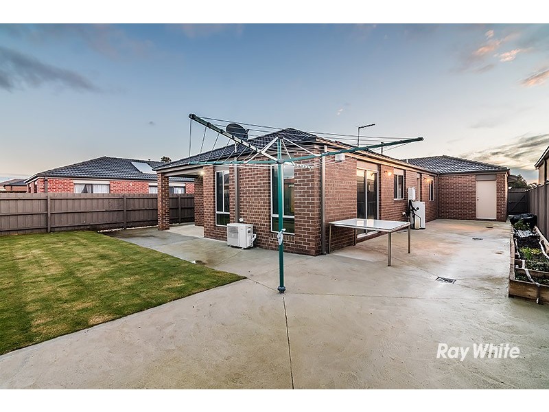 21 Valencia Circuit, Cranbourne VIC 3977
