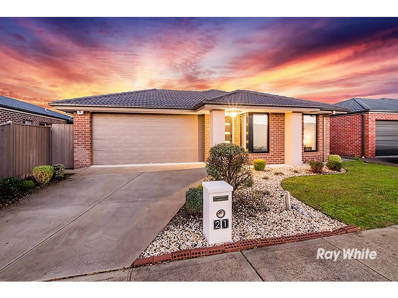 21 Valencia Circuit, Cranbourne VIC 3977