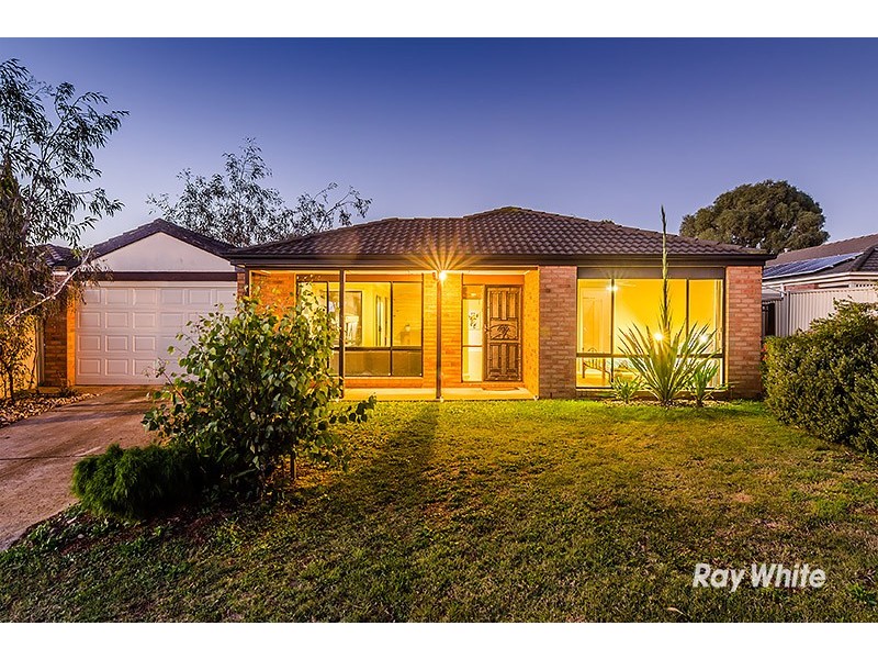 15 Jaye Place, Cranbourne West VIC 3977