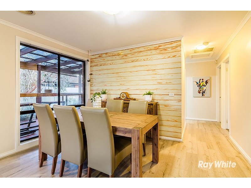 15 Jaye Place, Cranbourne West VIC 3977