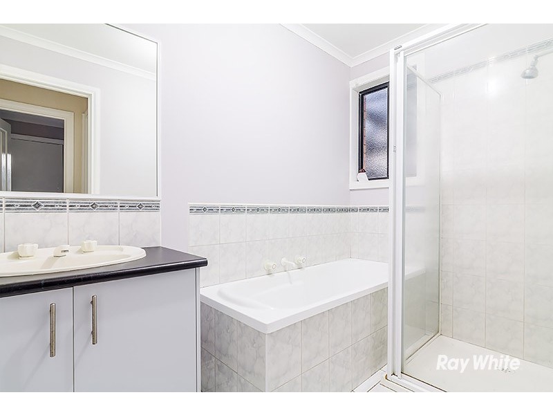 15 Jaye Place, Cranbourne West VIC 3977