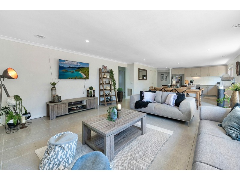 21 Glenelg Street, Clyde North VIC 3978