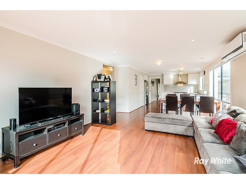 12 Guinea Flower Drive, Cranbourne West VIC 3977