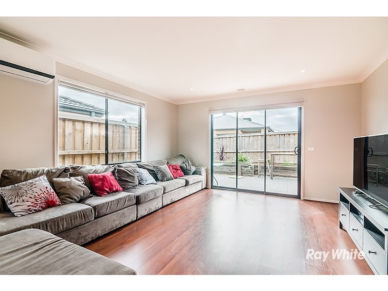 12 Guinea Flower Drive, Cranbourne West VIC 3977