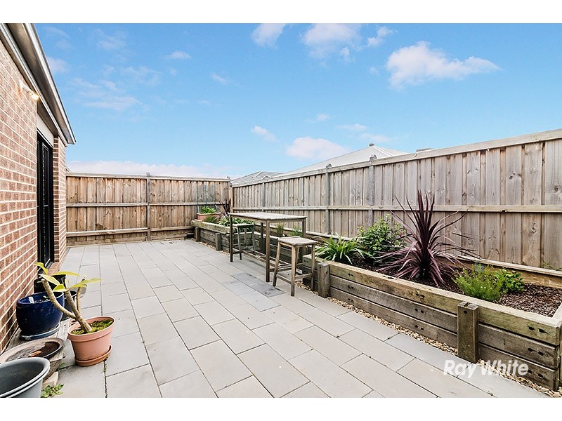 12 Guinea Flower Drive, Cranbourne West VIC 3977