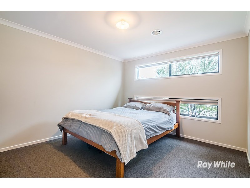 12 Guinea Flower Drive, Cranbourne West VIC 3977