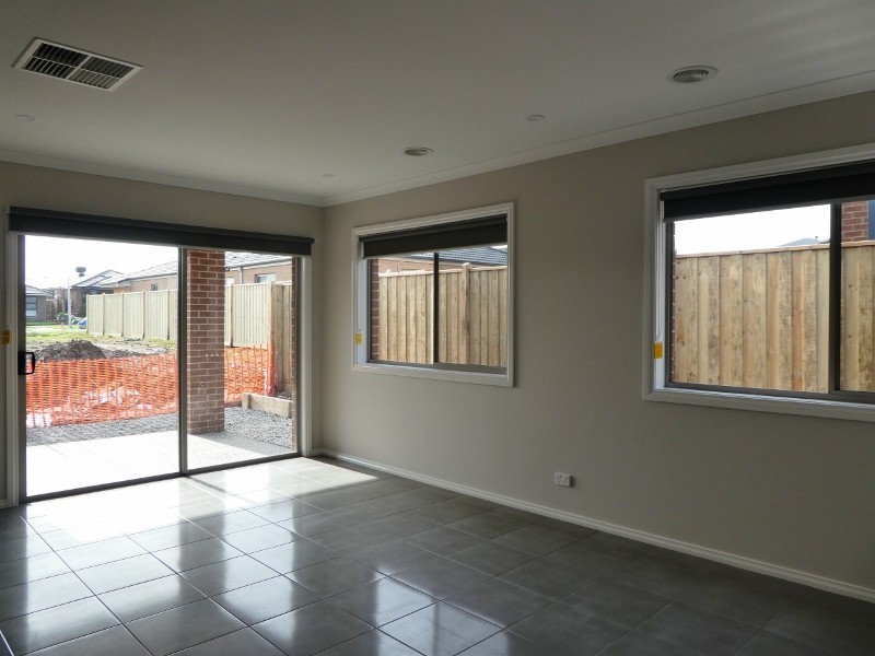 13 Trueman Street, Cranbourne West VIC 3977