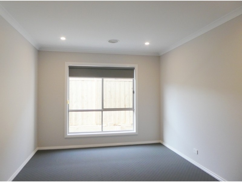 13 Trueman Street, Cranbourne West VIC 3977