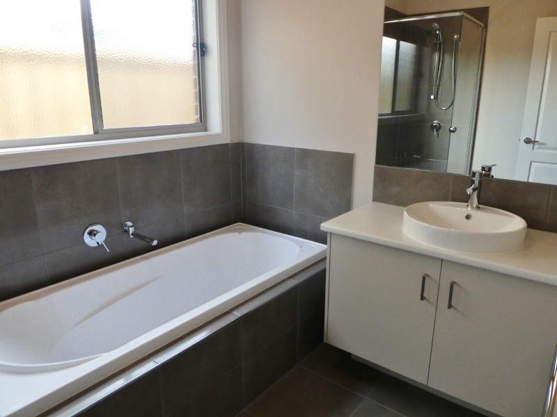 13 Trueman Street, Cranbourne West VIC 3977