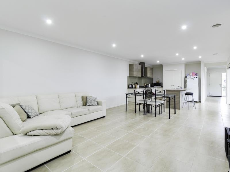 3 Nokota Lane, Clyde North VIC 3978