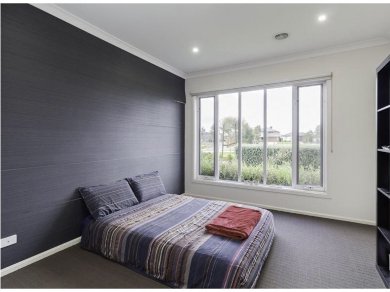 3 Nokota Lane, Clyde North VIC 3978