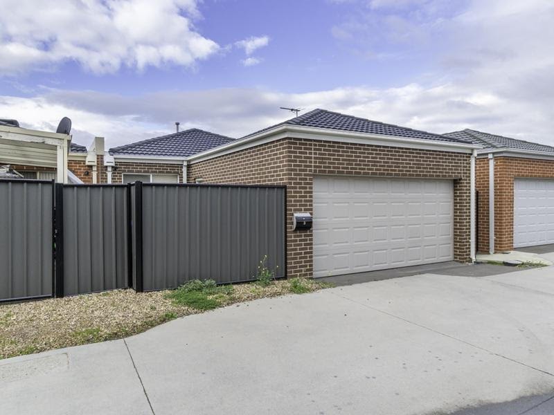 3 Nokota Lane, Clyde North VIC 3978