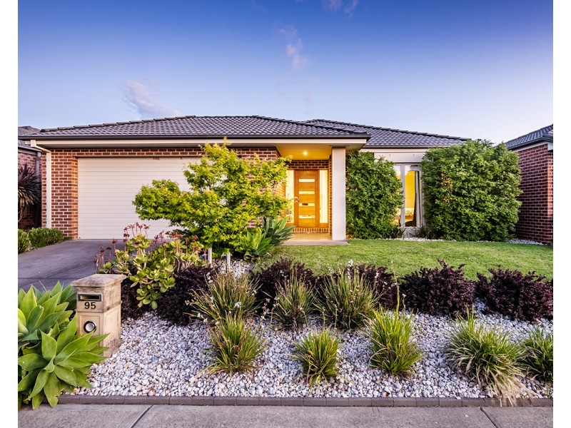 95 Brookwater Parade, Lyndhurst VIC 3975