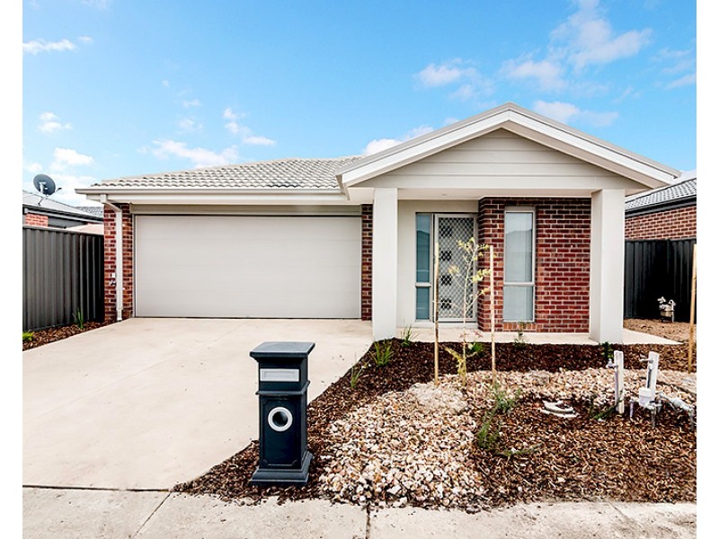 9 Baranello Crescent, Cranbourne East VIC 3977