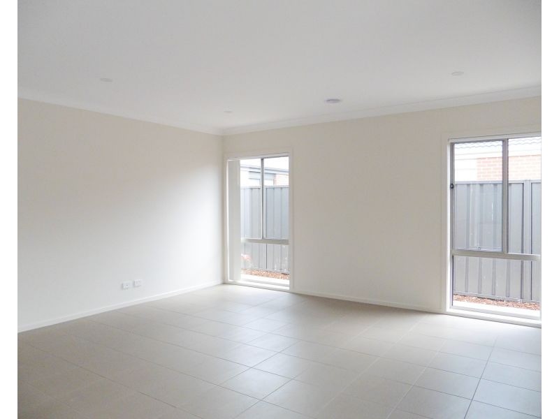 9 Baranello Crescent, Cranbourne East VIC 3977